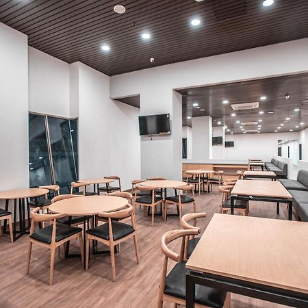 Super Oyo Townhouse 1 Hotel Salemba Jakarta Luaran gambar