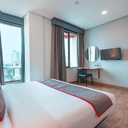 Super Oyo Townhouse 1 Hotel Salemba Jakarta Luaran gambar