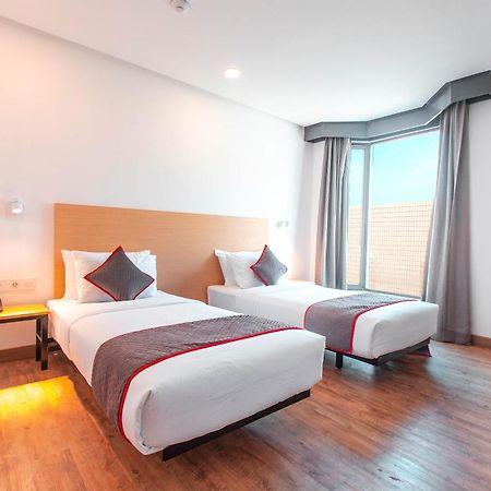 Super Oyo Townhouse 1 Hotel Salemba Jakarta Luaran gambar