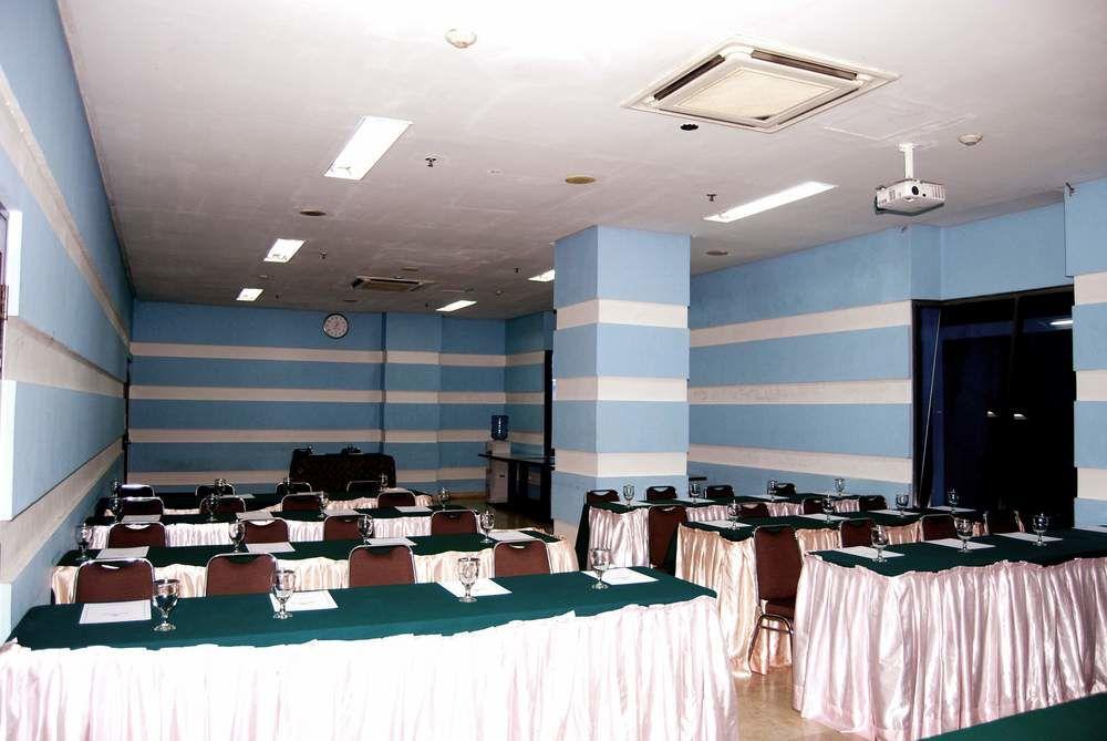 Super Oyo Townhouse 1 Hotel Salemba Jakarta Luaran gambar