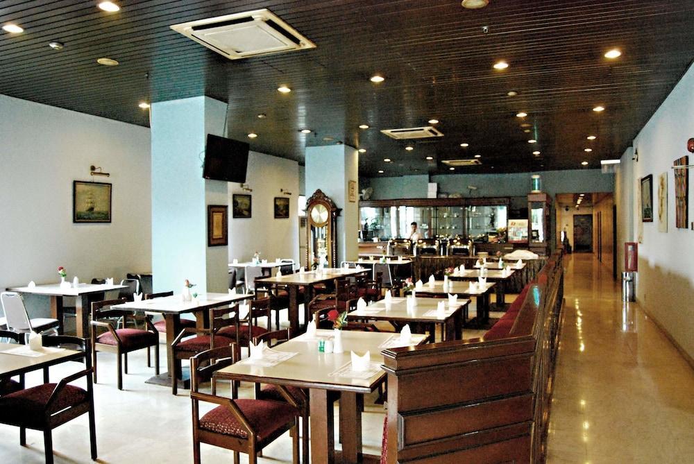 Super Oyo Townhouse 1 Hotel Salemba Jakarta Luaran gambar