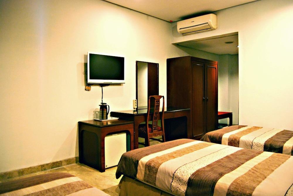 Super Oyo Townhouse 1 Hotel Salemba Jakarta Luaran gambar