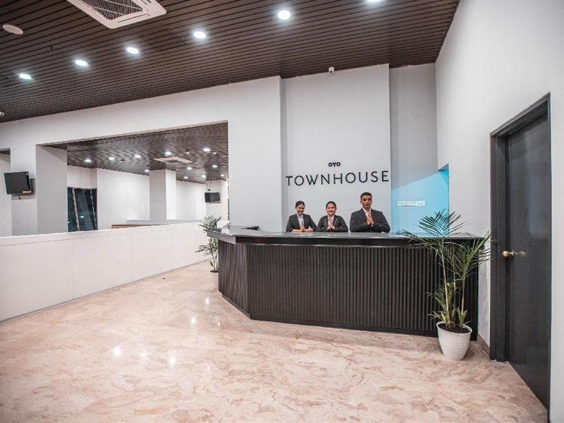 Super Oyo Townhouse 1 Hotel Salemba Jakarta Luaran gambar