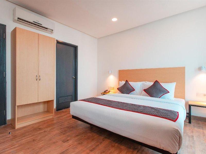 Super Oyo Townhouse 1 Hotel Salemba Jakarta Luaran gambar