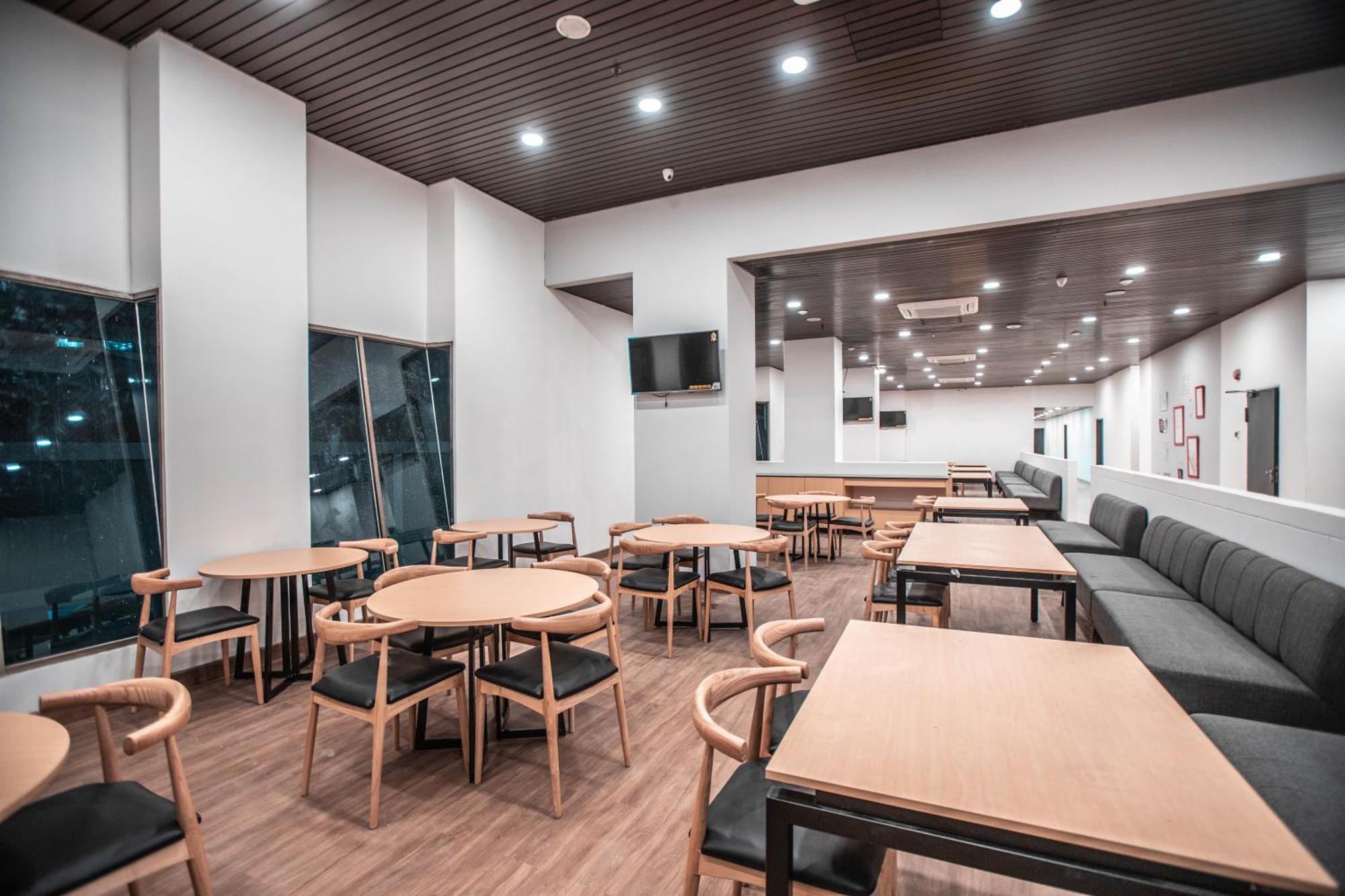 Super Oyo Townhouse 1 Hotel Salemba Jakarta Luaran gambar