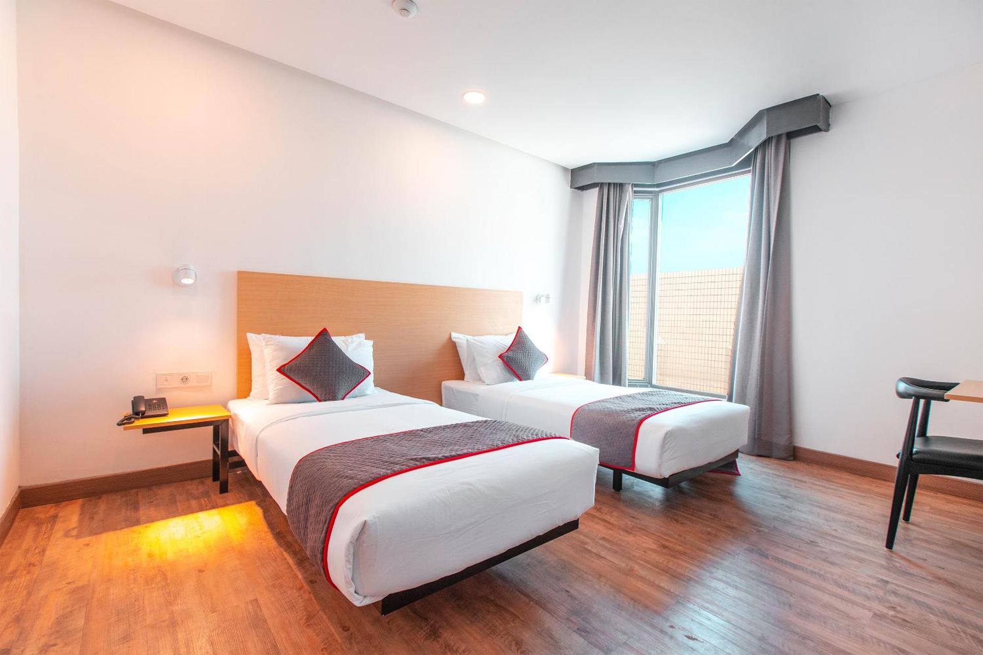 Super Oyo Townhouse 1 Hotel Salemba Jakarta Luaran gambar