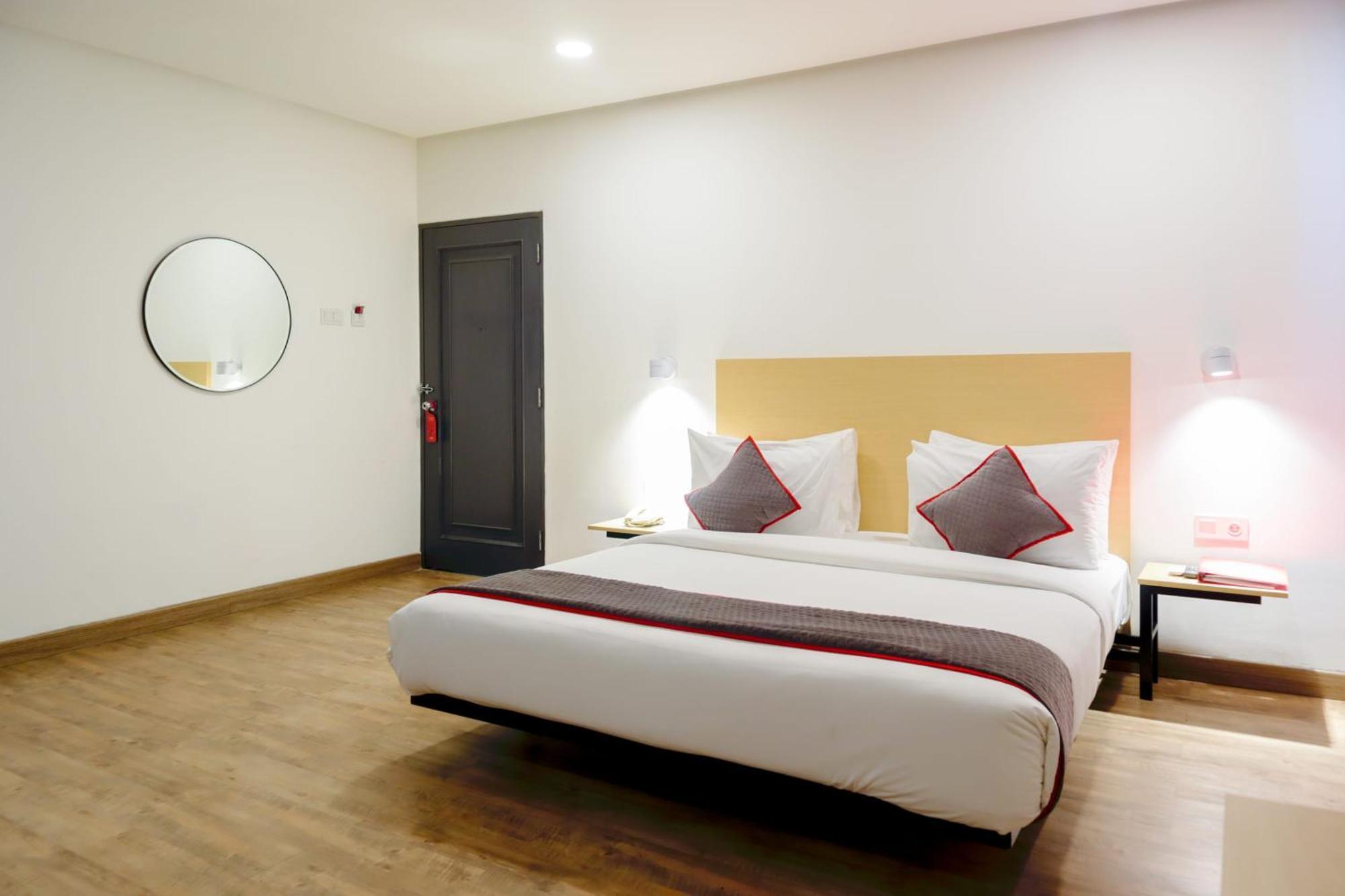 Super Oyo Townhouse 1 Hotel Salemba Jakarta Luaran gambar