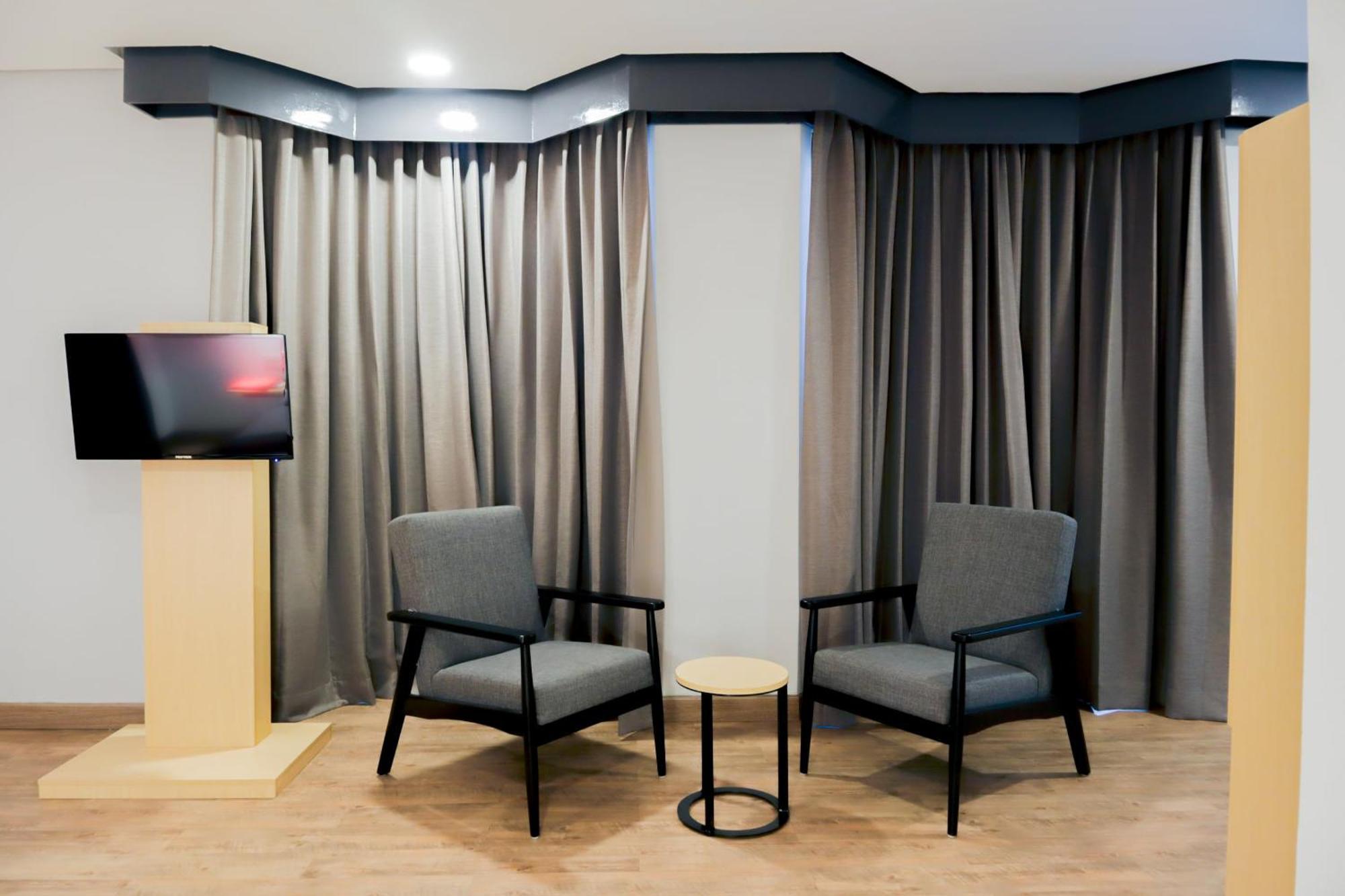 Super Oyo Townhouse 1 Hotel Salemba Jakarta Luaran gambar