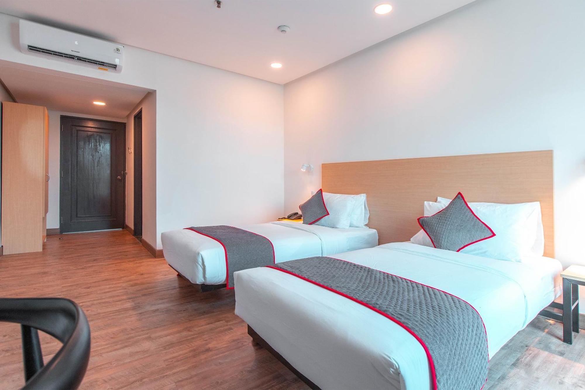 Super Oyo Townhouse 1 Hotel Salemba Jakarta Luaran gambar