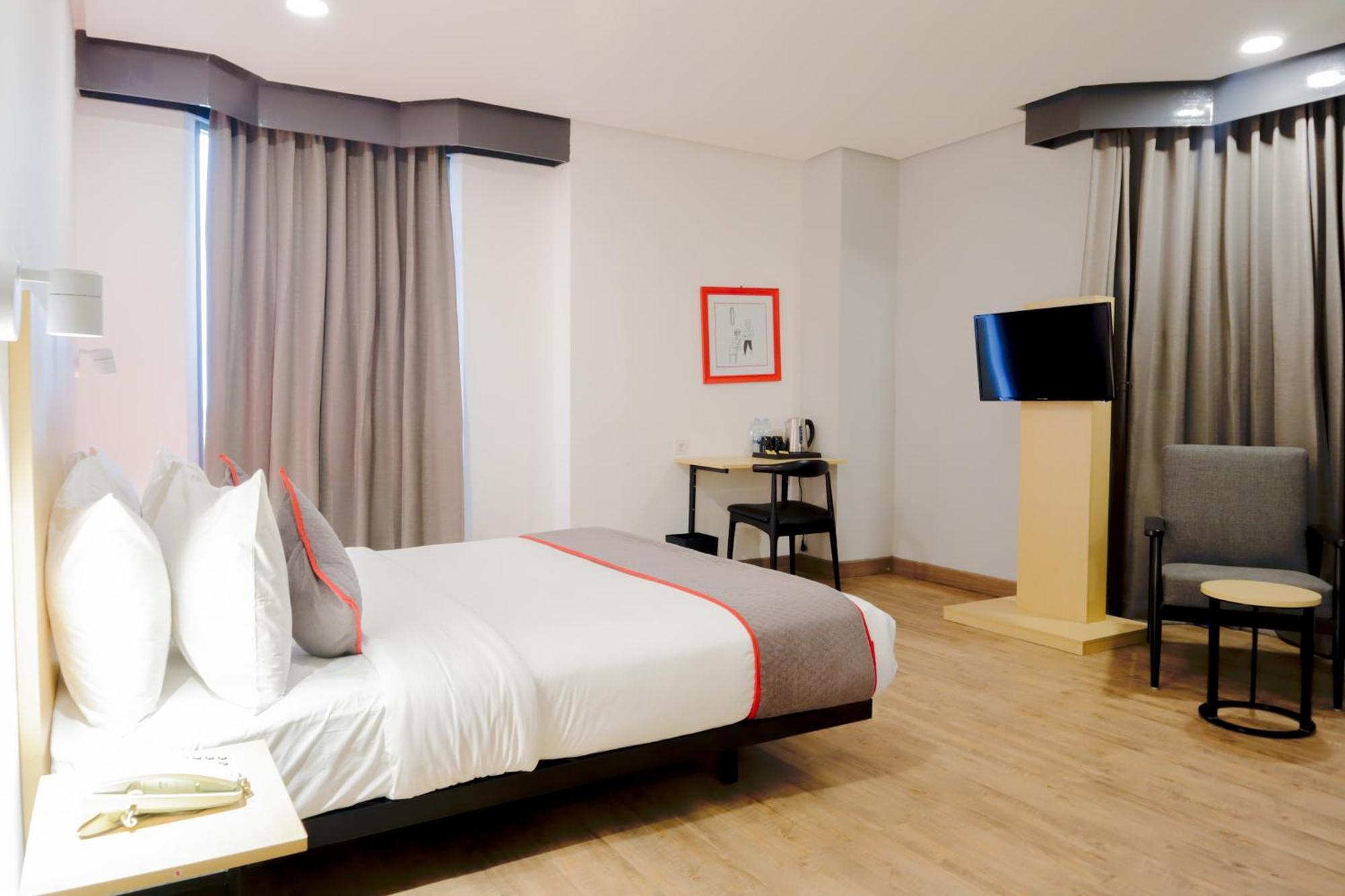 Super Oyo Townhouse 1 Hotel Salemba Jakarta Luaran gambar