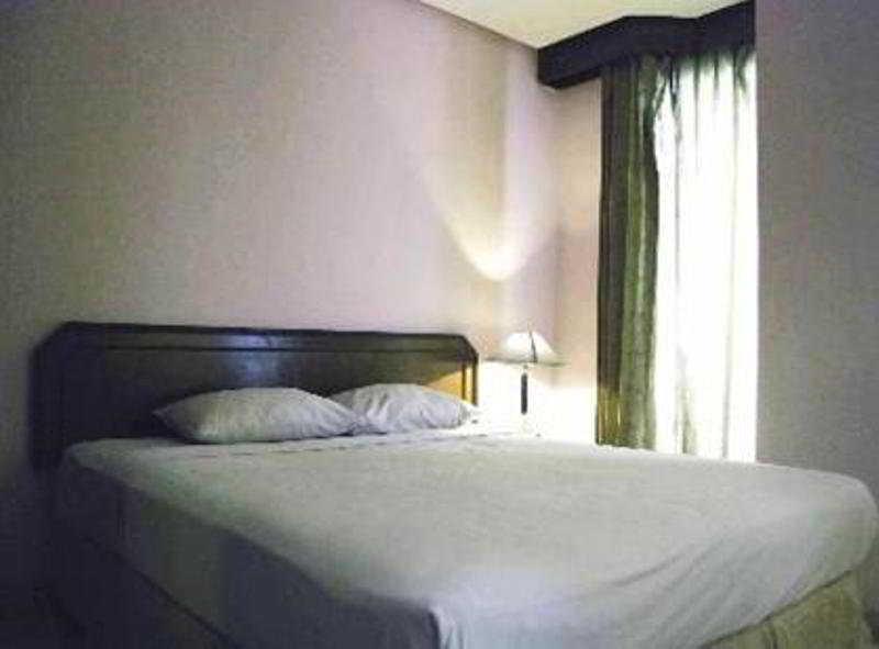 Super Oyo Townhouse 1 Hotel Salemba Jakarta Luaran gambar