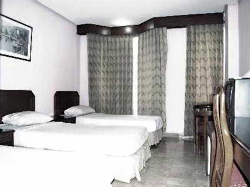 Super Oyo Townhouse 1 Hotel Salemba Jakarta Luaran gambar