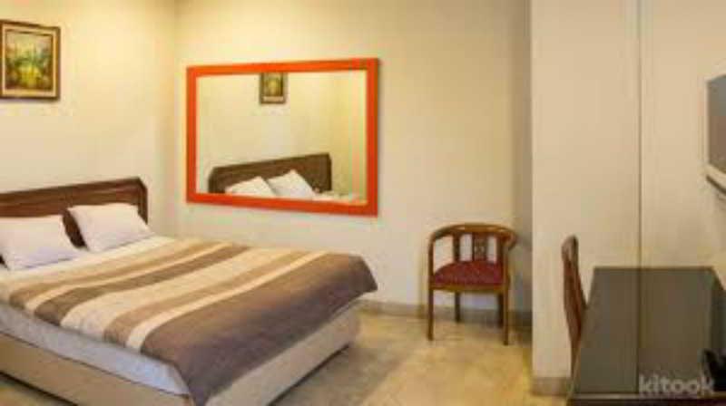 Super Oyo Townhouse 1 Hotel Salemba Jakarta Luaran gambar