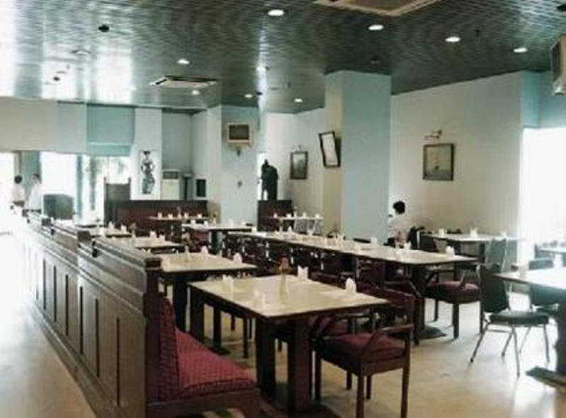 Super Oyo Townhouse 1 Hotel Salemba Jakarta Luaran gambar