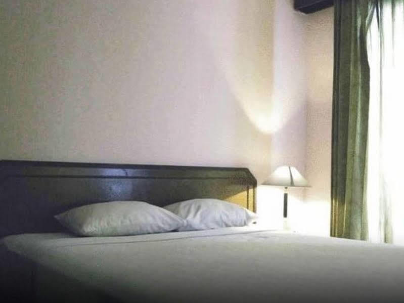 Super Oyo Townhouse 1 Hotel Salemba Jakarta Luaran gambar
